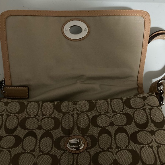 Coach Signature Shoulder Bag EXCELLENT CONDITION - Picture 10 of 10